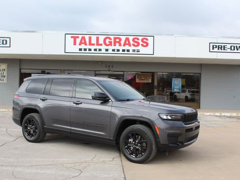 Used 2024 Jeep Grand Cherokee L Laredo image 2