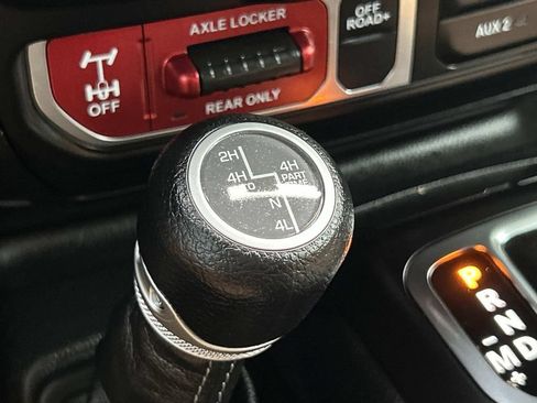 Used 2024 Jeep Wrangler Unlimited AWD/4WD image 39