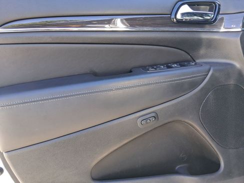 Used 2019 Jeep Grand Cherokee Overland image 11