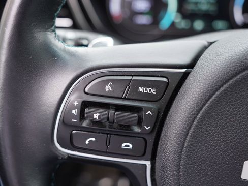 Certified 2022 Kia Niro EX Premium w/ Cold Weather Package image 32