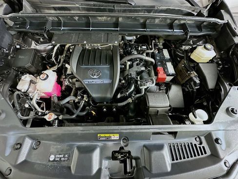 Used 2024 Toyota Highlander LE image 30