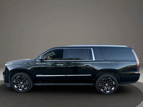 Used 2019 Cadillac Escalade ESV Platinum image 2