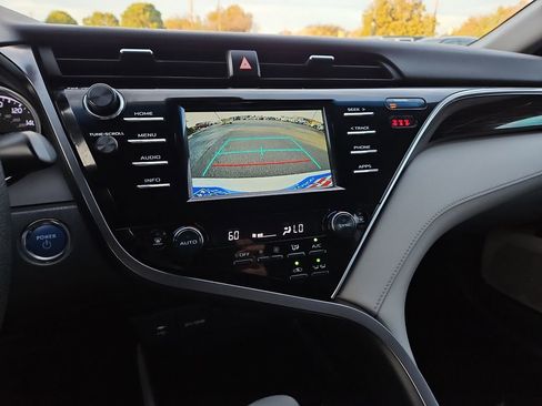 Used 2018 Toyota Camry LE image 21