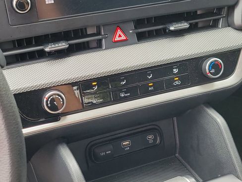 Used 2025 Kia Sportage LX image 25