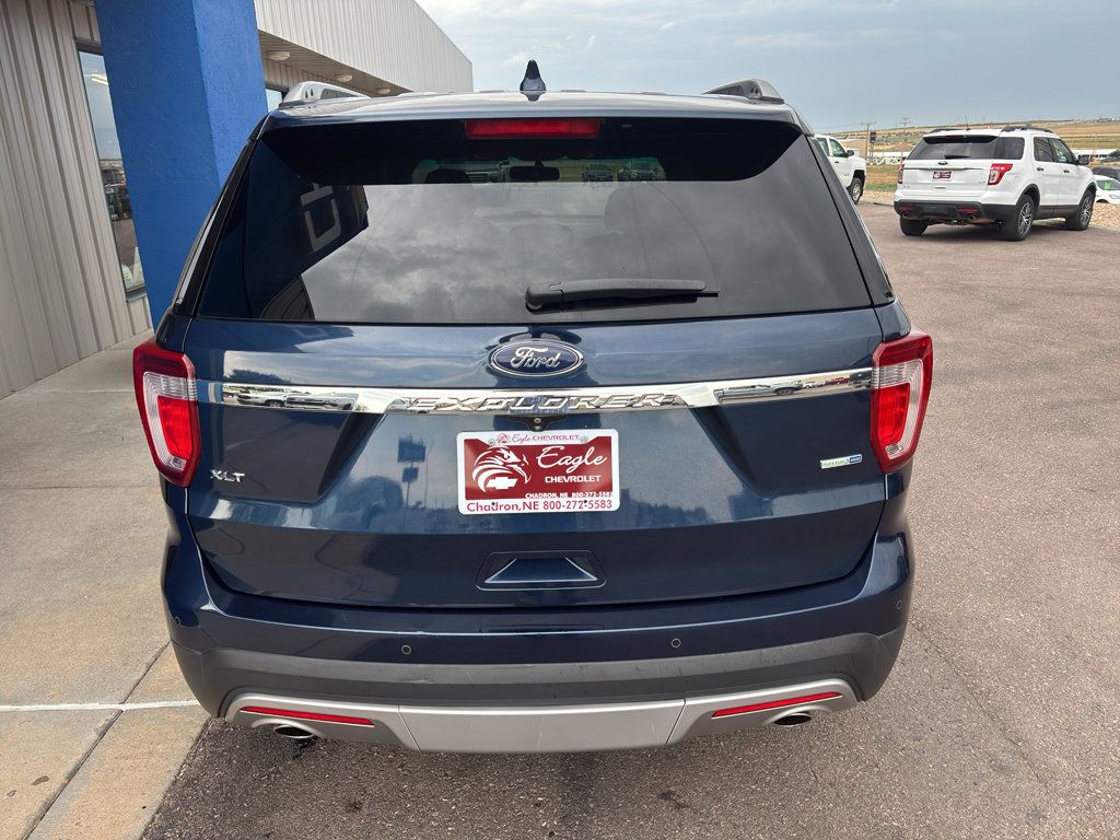 Used 2016 Ford Explorer XLT w/ Equipment Group 201A AWD/4WD image 7