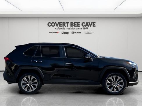 Used 2022 Toyota RAV4 Limited image 11