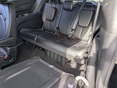 Used 2025 Chrysler Pacifica Select image 29