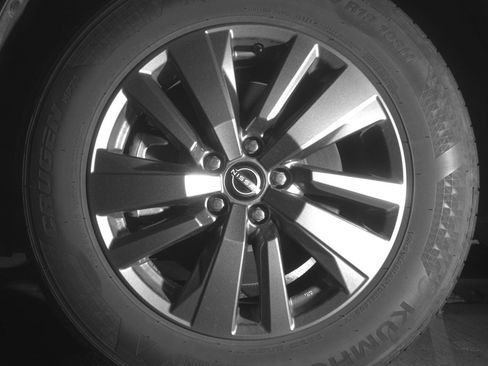 Used 2025 Nissan Pathfinder SV image 9