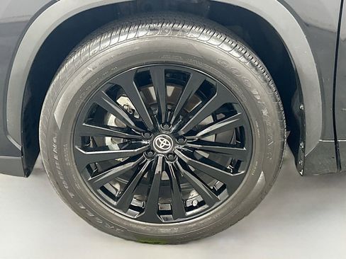 Used 2023 Toyota Highlander XSE FWD image 30