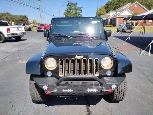 Used 2014 Jeep Wrangler Unlimited Sahara AWD/4WD image 2