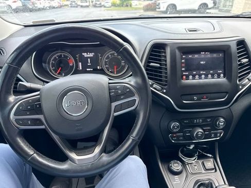 Used 2020 Jeep Cherokee Latitude Plus w/ Cold Weather Group AWD/4WD image 2