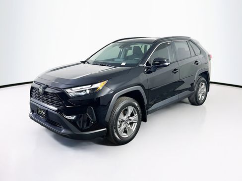 Used 2025 Toyota RAV4 XLE image 3