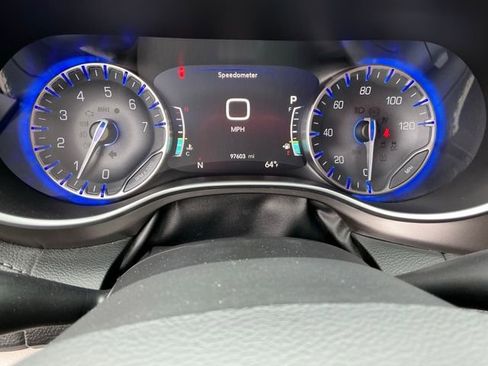 Used 2018 Chrysler Pacifica Limited w/ Tire & Wheel Group image 31