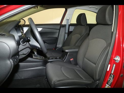 Used 2024 Kia Forte LXS image 3