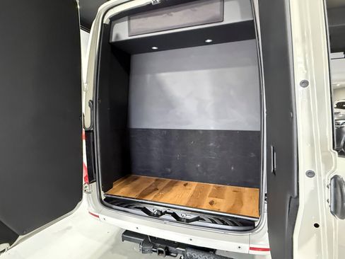 Used 2024 Mercedes-Benz Sprinter 2500 image 17