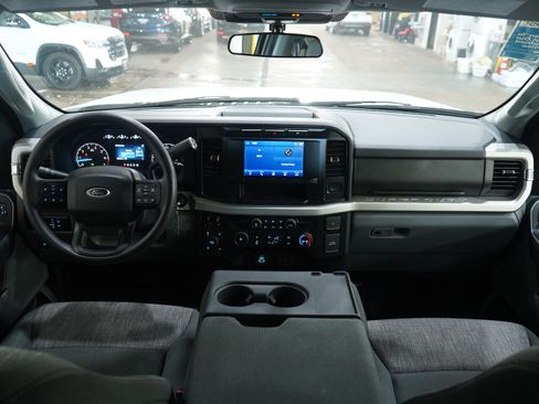 Used 2024 Ford F250 XLT image 13