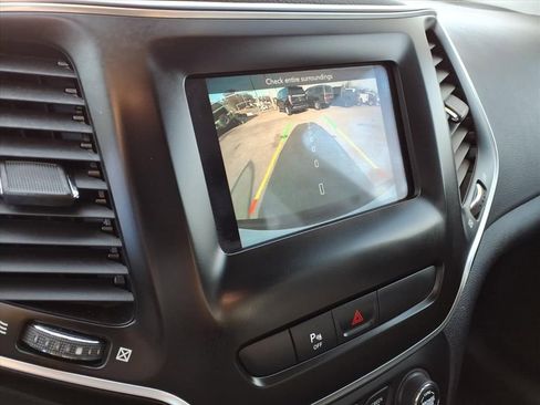 Used 2020 Jeep Cherokee Latitude Plus image 22