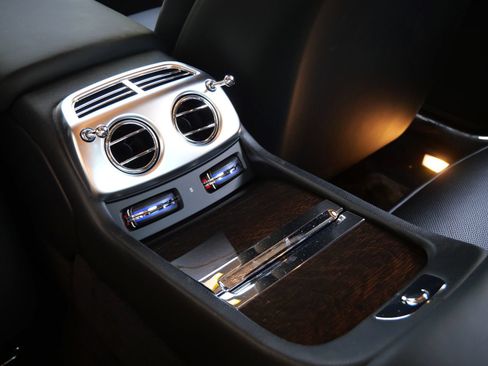 Certified 2015 Rolls-Royce Wraith RWD image 27