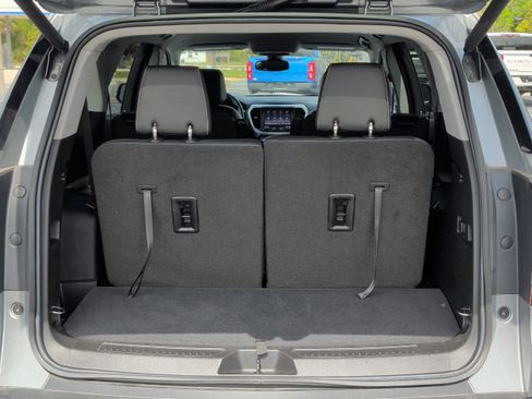 Used 2023 GMC Acadia SLT w/ Technology Package FWD image 10
