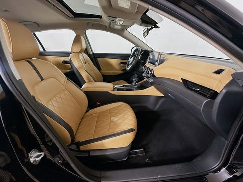 Used 2025 Nissan Sentra SV w/ SV Premium Package image 30