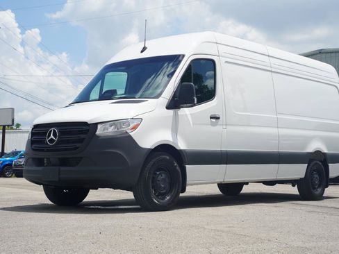 Used 2025 Mercedes-Benz Sprinter 2500 image 4