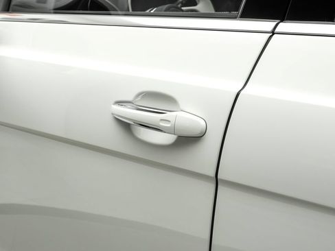 Used 2024 Bentley Bentayga AWD/4WD image 51