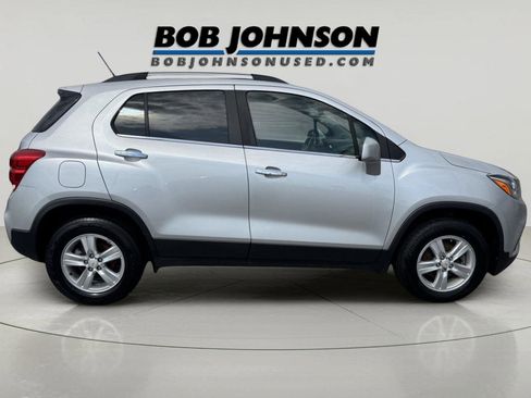 Used 2019 Chevrolet Trax LT w/ LT Convenience Package AWD/4WD image 2