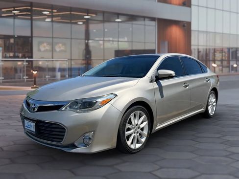 Used 2013 Toyota Avalon Limited FWD image 4