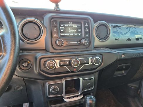 Used 2018 Jeep Wrangler Unlimited Sport image 13