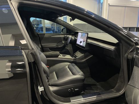 Used 2022 Tesla Model S image 36