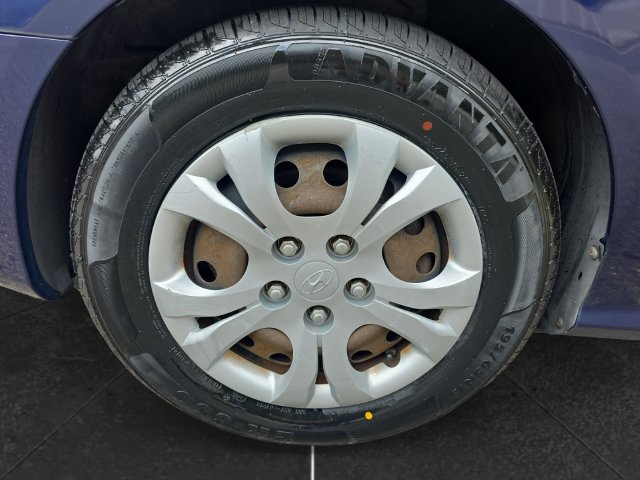 Used 2010 Hyundai Elantra GLS FWD image 9