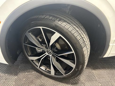 Used 2023 Volkswagen Tiguan SEL R-Line image 29