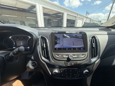 Used 2022 Chevrolet Equinox RS w/ RS Leather Package FWD image 17