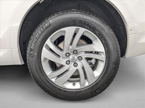 New 2025 Land Rover Discovery Sport S image 24