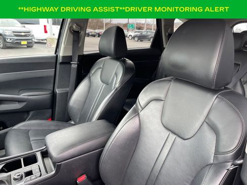 Used 2024 Kia Sorento S image 14