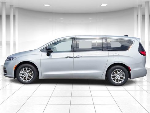 New 2026 Chrysler Pacifica Select FWD image 6