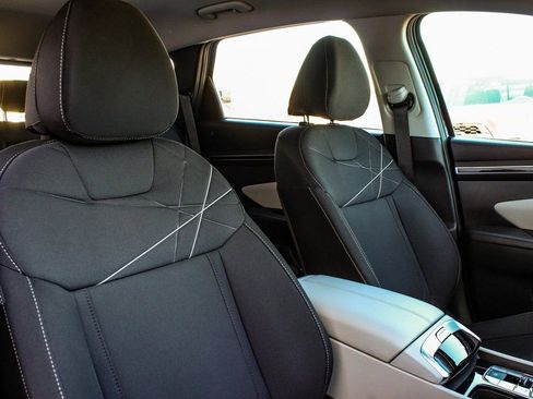 Used 2023 Hyundai Tucson SE image 39