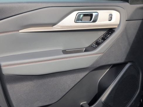 New 2025 Ford Explorer Active w/ Active Comfort Package image 6