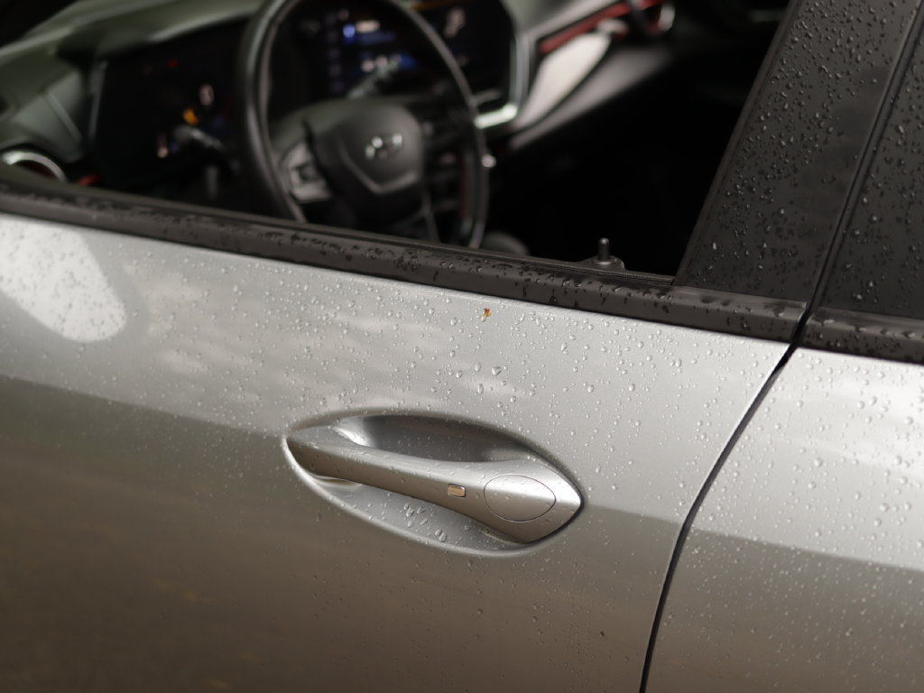 Used 2025 Chevrolet Trax RS w/ Sunroof Package FWD image 35