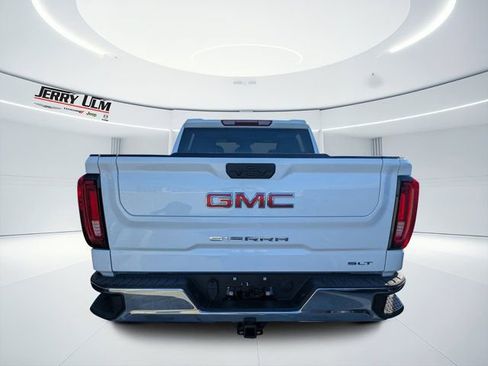 Used 2025 GMC Sierra 1500 SLT image 4
