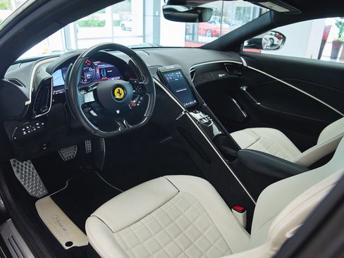 Used 2023 Ferrari Roma image 23