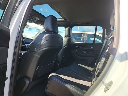 Used 2023 Jeep Grand Cherokee Altitude image 11