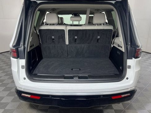 Used 2024 Jeep Wagoneer Series III w/ Flexible Seating Group image 8