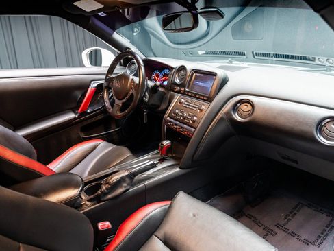 Used 2013 Nissan GT-R Black Edition image 62