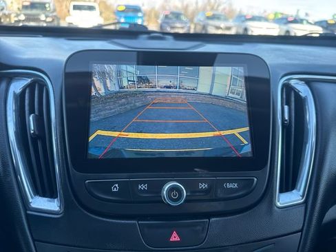 Used 2017 Chevrolet Malibu LT w/ Leather Package FWD image 19