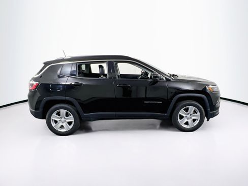 Used 2022 Jeep Compass Latitude w/ Convenience Group AWD/4WD image 4