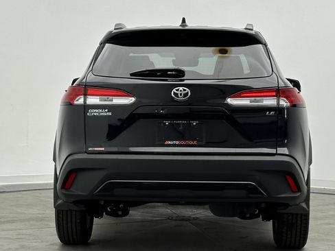 Used 2025 Toyota Corolla Cross LE image 6