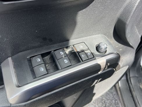 Used 2023 Toyota Tacoma SR5 AWD/4WD image 15