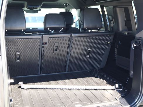 Used 2023 Land Rover Defender 110 X-Dynamic SE image 23