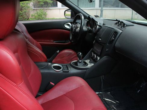 Used 2011 Nissan 370Z Coupe RWD image 17